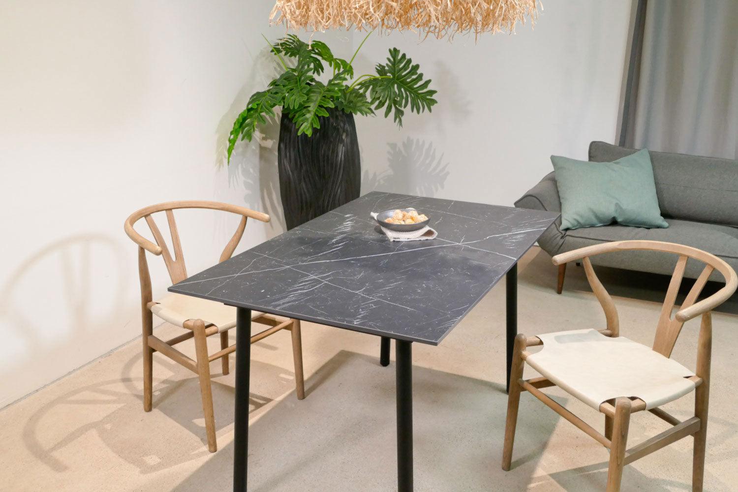 Tisch Marmoroptik schwarz 130 cm