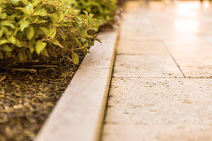 Travertinplatten und Travertin Rasenkanten