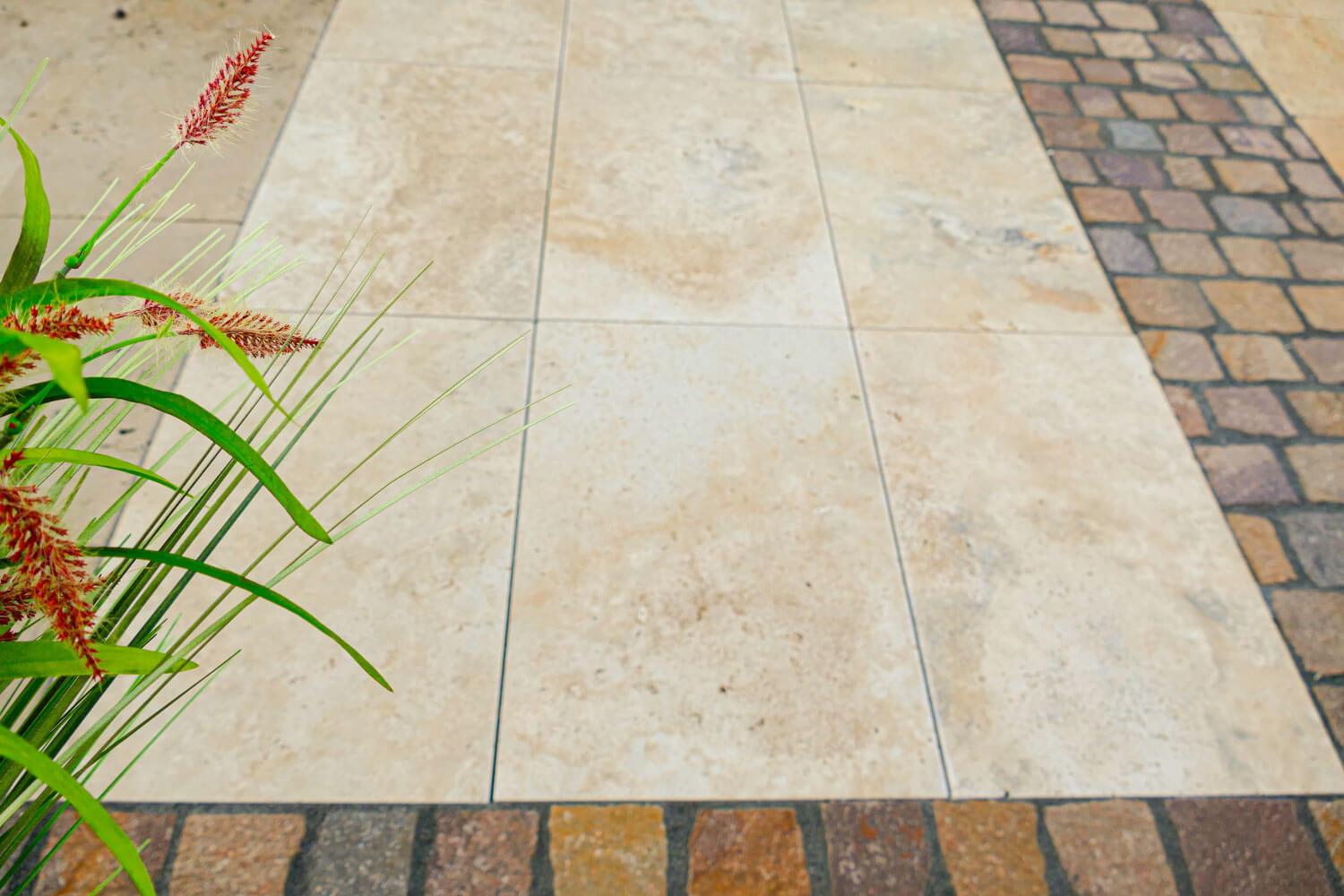 Terrassenfläche Travertin Medium 61x40,6 cm
