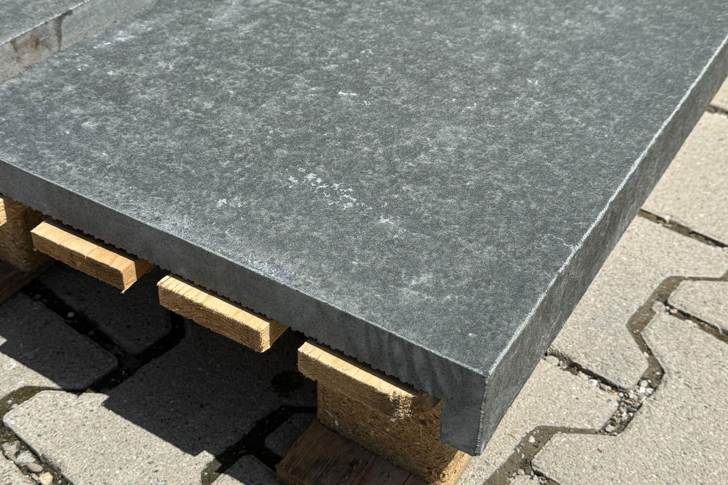 Beckenrandsteine Basalt Draufsicht Winkel 