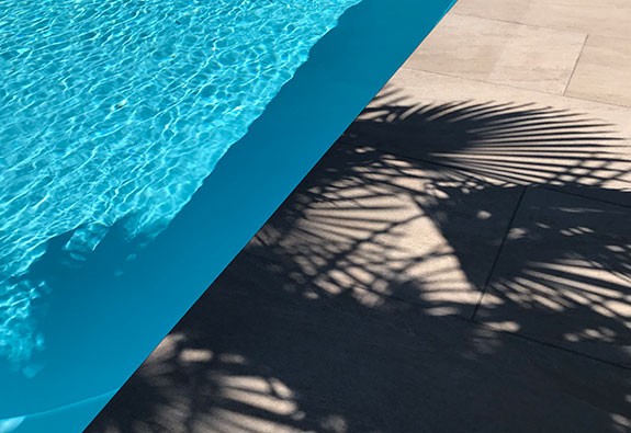 media/image/mediterran-pool-palmen.jpg