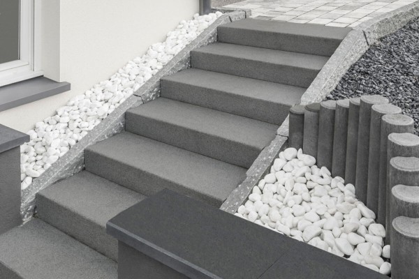 Blockstufen Granit Padang dunkel für eine Außentreppe